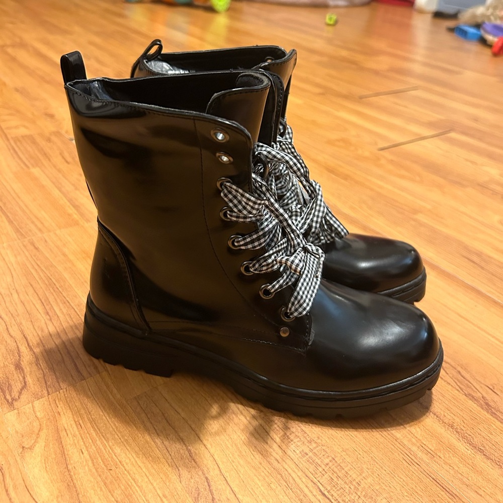 Boots - Picture 1 of 8